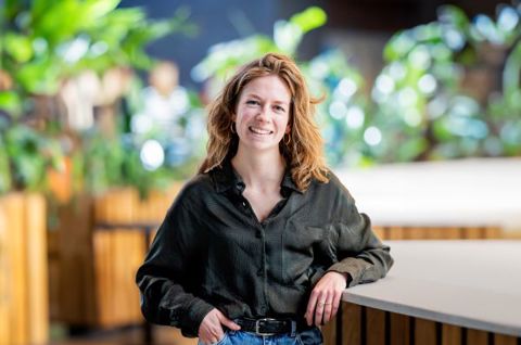 Student volgt een Associate degree aan Hogeschool Inholland