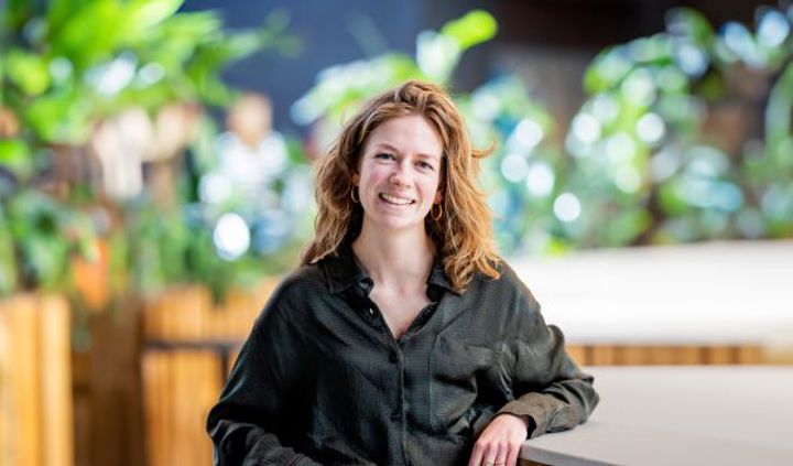 Student volgt een Associate degree aan Hogeschool Inholland