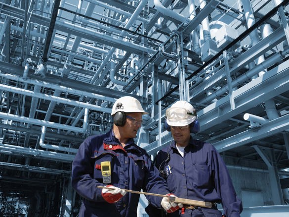 Afgestudeerden van de deeltijdopleiding Werktuigbouwkunde verkennen carrièremogelijkheden. 