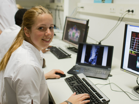 Volg ook de Master Advanced Health Informatics Practice Student Master Advanced Health Informatics Practice werkt in de praktijk