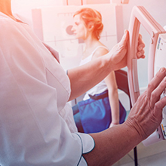 Radiation dose to the masseter and medial pterygoid muscle in relation to trismus after chemoradiotherapy for advanced head and neck cancer Een vrouw krijgt een röntgenscan