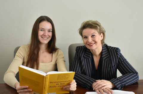 Aline en Jeanine volgen allebei de studie Sociaal Financiële Dienstverlening,