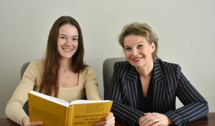 Aline en Jeanine volgen allebei de studie Sociaal Financiële Dienstverlening,