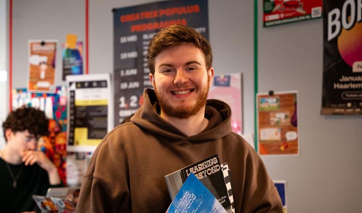 Inholland student explores FAQ to learn about Inholland's accreditation process