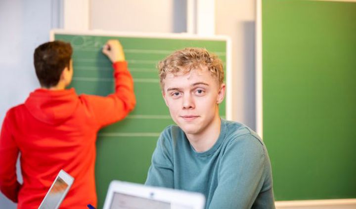 Wat zijn de interessegebieden binnen de studierichting Onderwijs en Opvoeding bij Hogeschool Inholland?