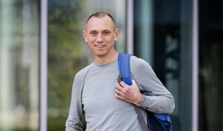 Student studeert opleidingsvorm deeltijd bij Hogeschool Inholland