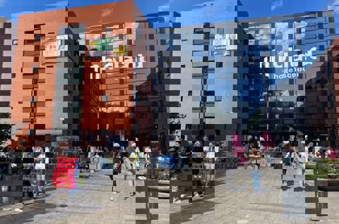 Studenten studeren bij Inholland in Den Haag 