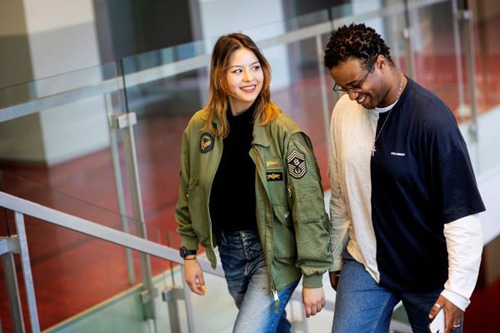 Ontdek bij Studeren bij Hogeschool Inholland de verschillende opleidingsvormen Studenten ontdekken of voltijd, deeltijd of duaal studeren het beste bij hen past