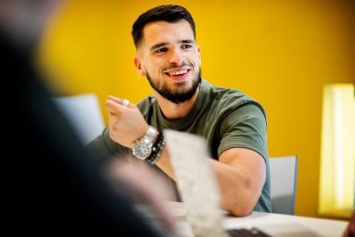 Student wil overstappen naar een andere studie en krijgt hulp hierbij