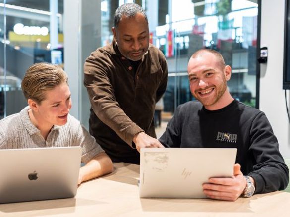 Professionals nemen deel aan Online Voorlichtingsweek Werken En Leren