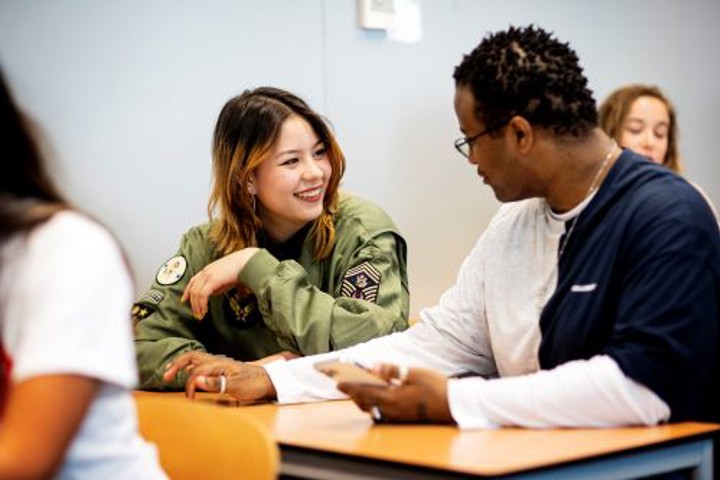 Studiekiezers leren over het verschil tussen voltijd en deeltijd studeren.