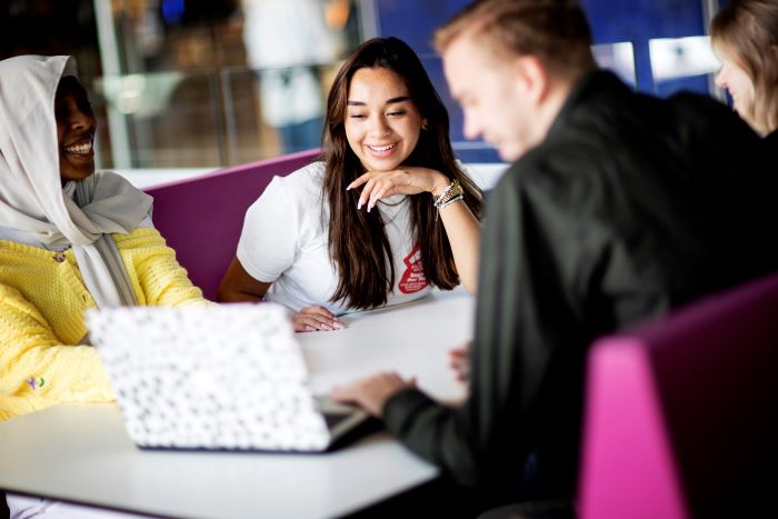 Voltijdopleiding: wat is voltijd studeren? | Inholland