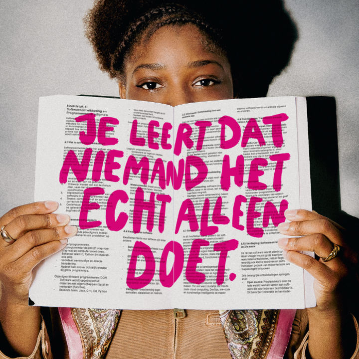 Hogeschool Inholland | Je hoeft het niet alleen te doen Student Hogeschool Inholland: je leert dat niemand het echt alleen doet.