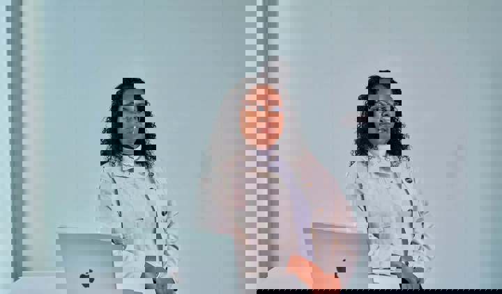 Full-time student at at Inholland checks out FAQ