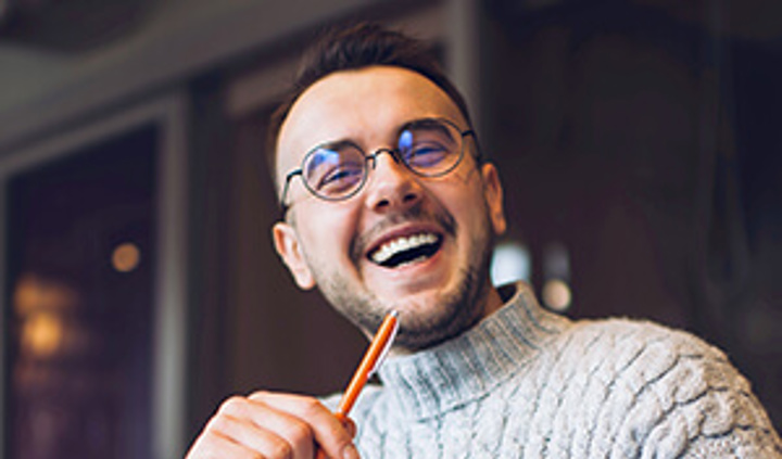Wat zijn de interessegebieden binnen de studierichting Communicatie en ICT bij Hogeschool Inholland?